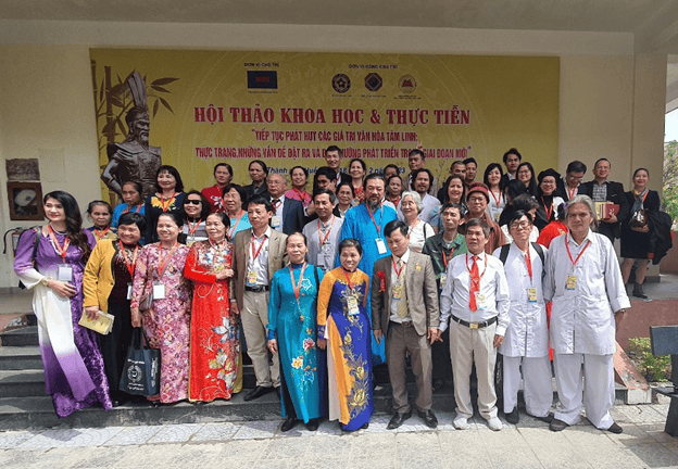 Các đại biểu chụp ảnh lưu niệm sau buổi Hội thảo.