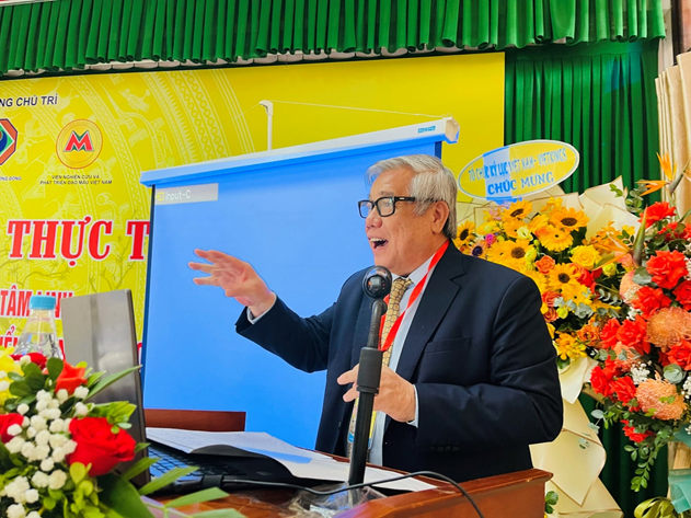 GS. TSKH Vũ Minh Giang – Đại học Quốc Gia Hà Nội trình bày tham luận tại Hội thảo.