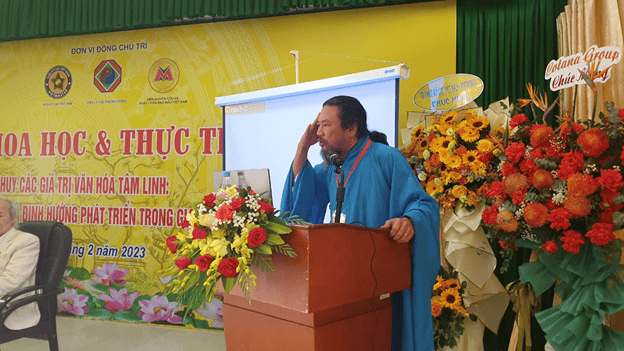 TS. Nguyễn Đăng Huy - Chủ tịch Viện Nghiên cứu và Phát triển Văn hóa Dân tộc Việt Nam (INREC) trình bày tham luận tại Hội thảo.
